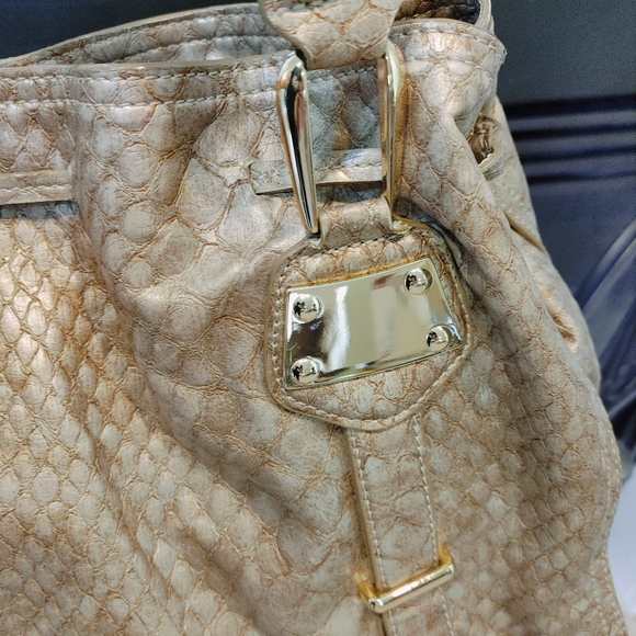 JESSICA SIMPSON LARGE FAUX SNAKESKIN TOTE SHOULDER BAG, METALLIC GOLD - Picture 8 of 15
